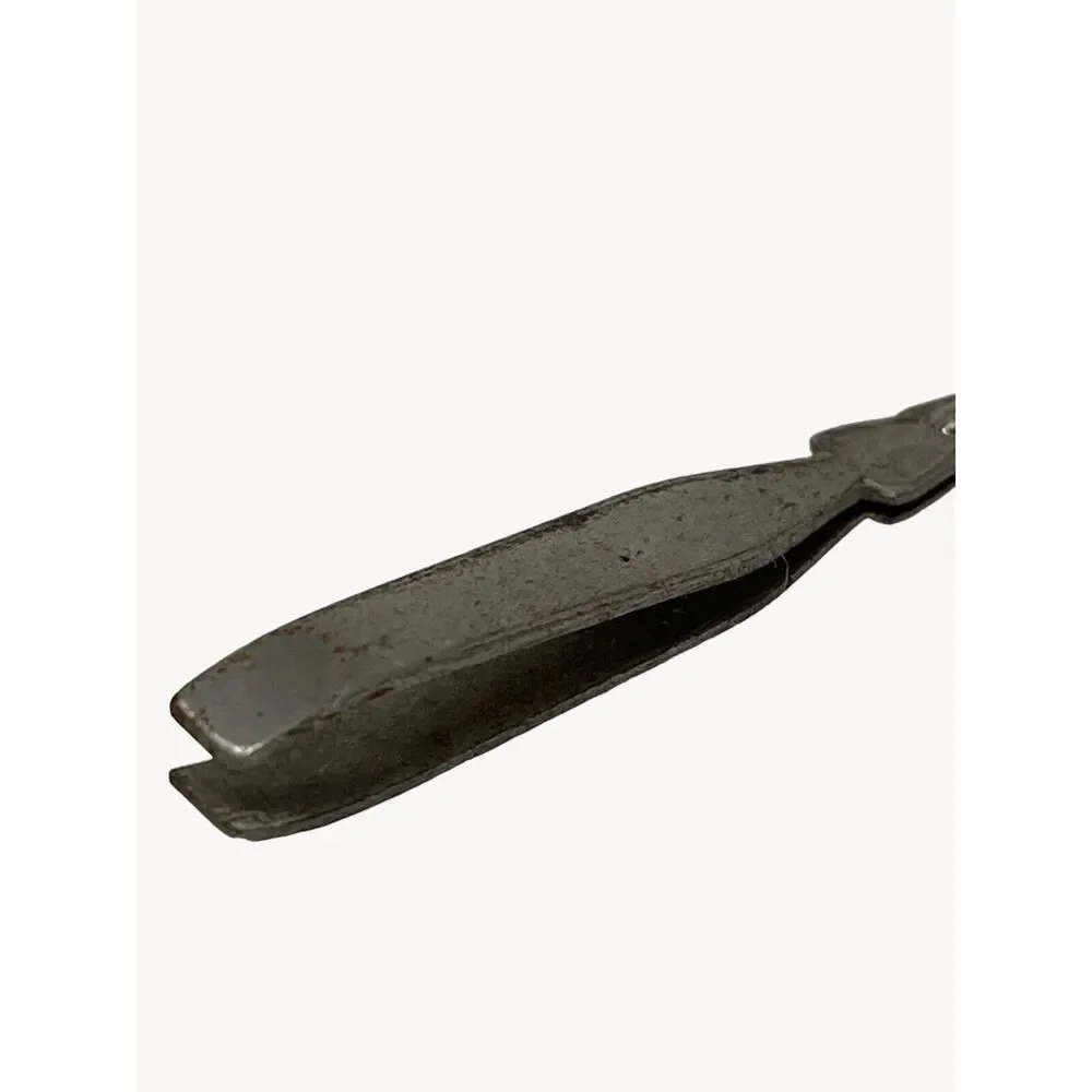 Cameo Tweezers c1900 Art Nouveau Embossed‎ Vintage Beauty Vanity Accessory